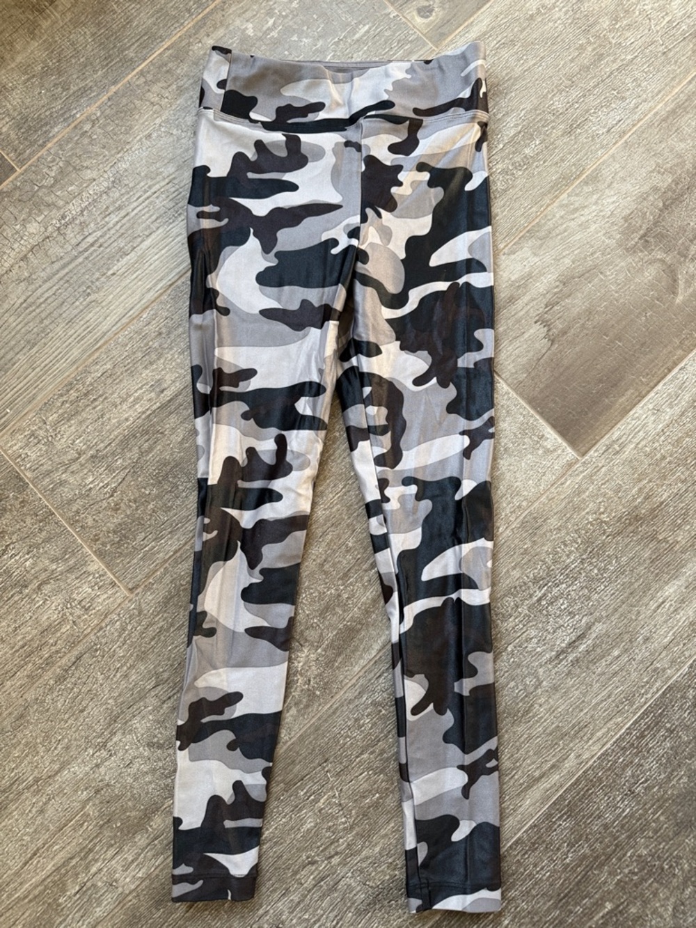 KORAL black/silver/grey camo lustrous high rise leggings size small